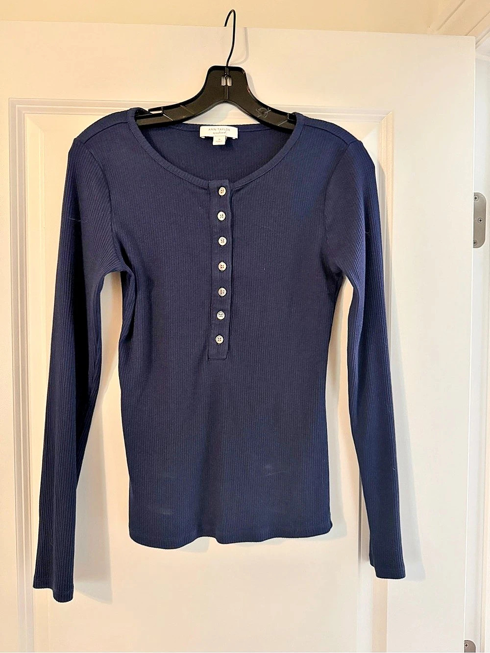 Ann Taylor Ribbed Long Sleeve Top in Blue Size Medium Like New